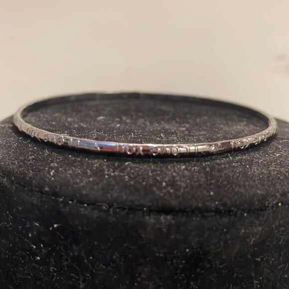 7.5” solid gunmetal gray bangle bracelet engraved all around w/“I love you” - Picture 1 of 8